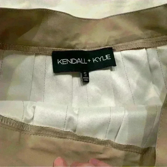 Kendall  + Kylie | Womens small beige faux leather pleated mini skater skirt - Picture 4 of 5